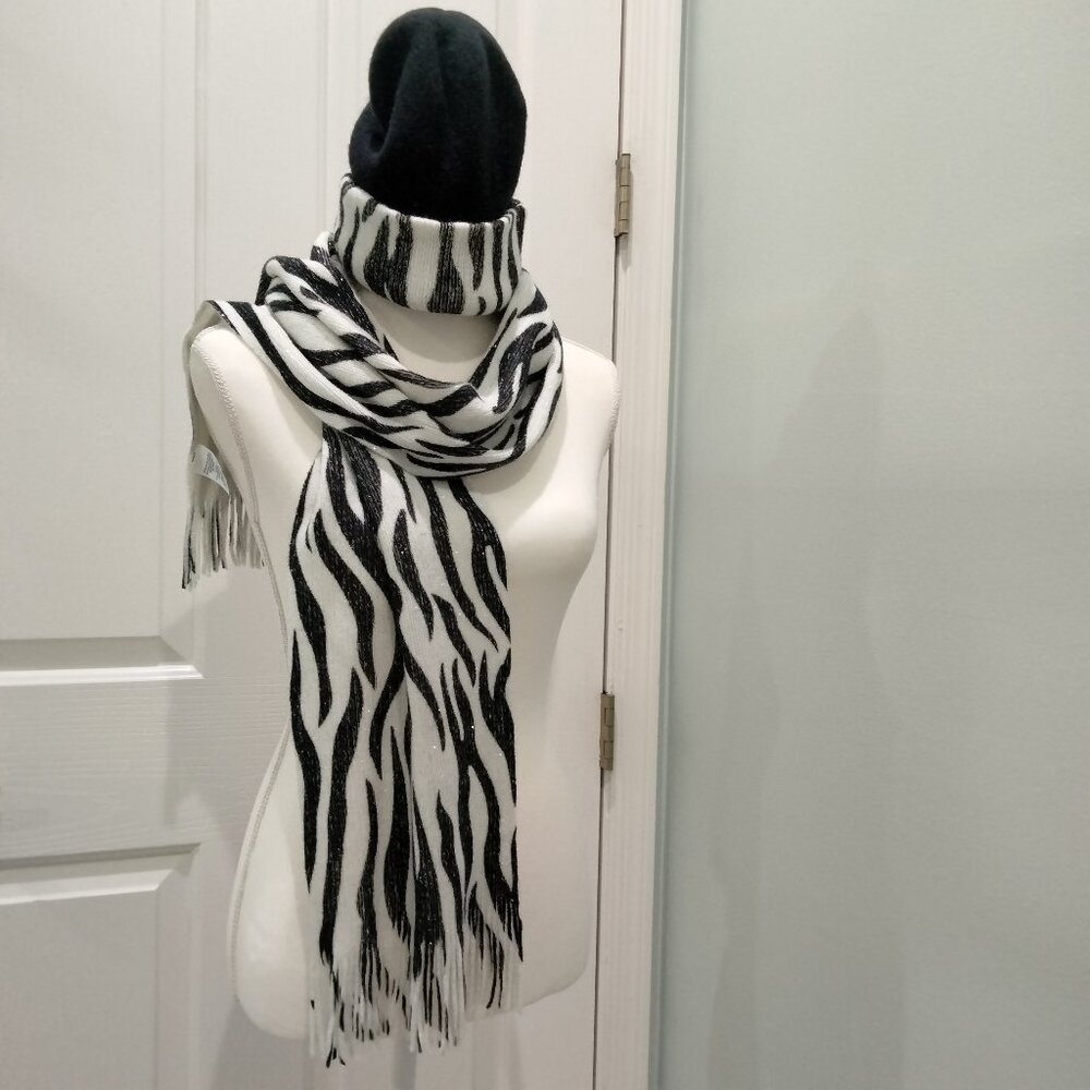 Talla Unica Zebra Print Winter Scarf and Matching Beanie